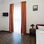 Hotel Queens Park 3*