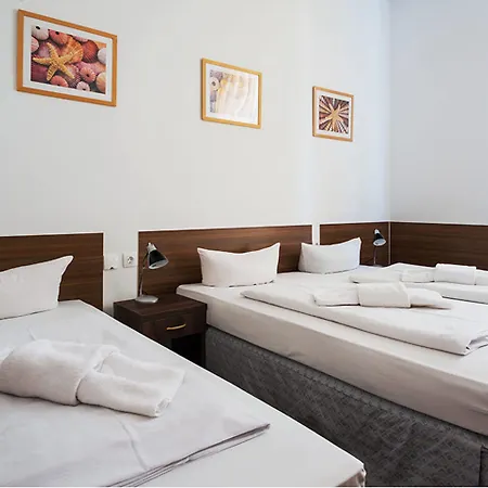 Hotel Queens Park 3*