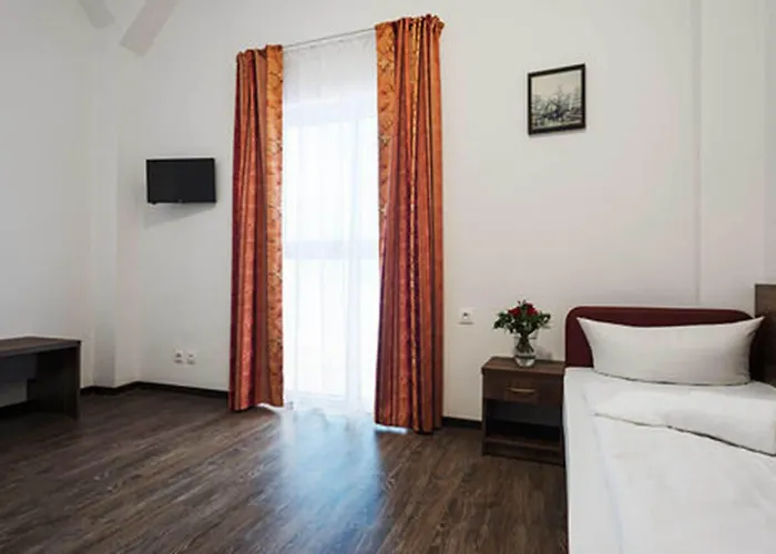 Hotel Queens Park 3*