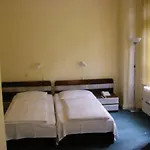Hotel Queens Park