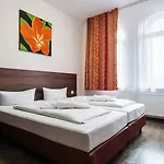 Queens Park Hotel