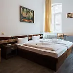 Queens Park Hotel