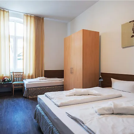 Hotel Queens Park 3*