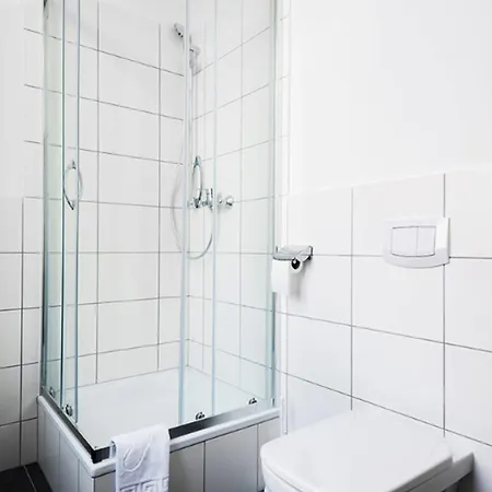 Queens Park Otel 3*