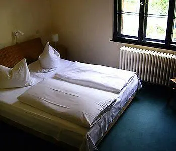 Queens Park Otel 3*